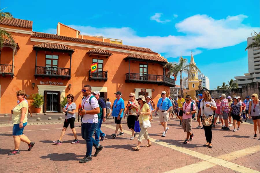 Cartagena: Shared Walking Tour of the Colonial Old Town - Cobblestone streets and colonial balconies