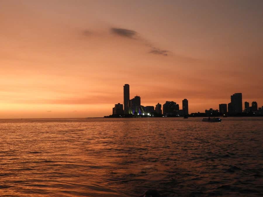 Cartagena: Sunset baytour with Dj, drinks and disco - From the dock to Calle Adentro nightclub