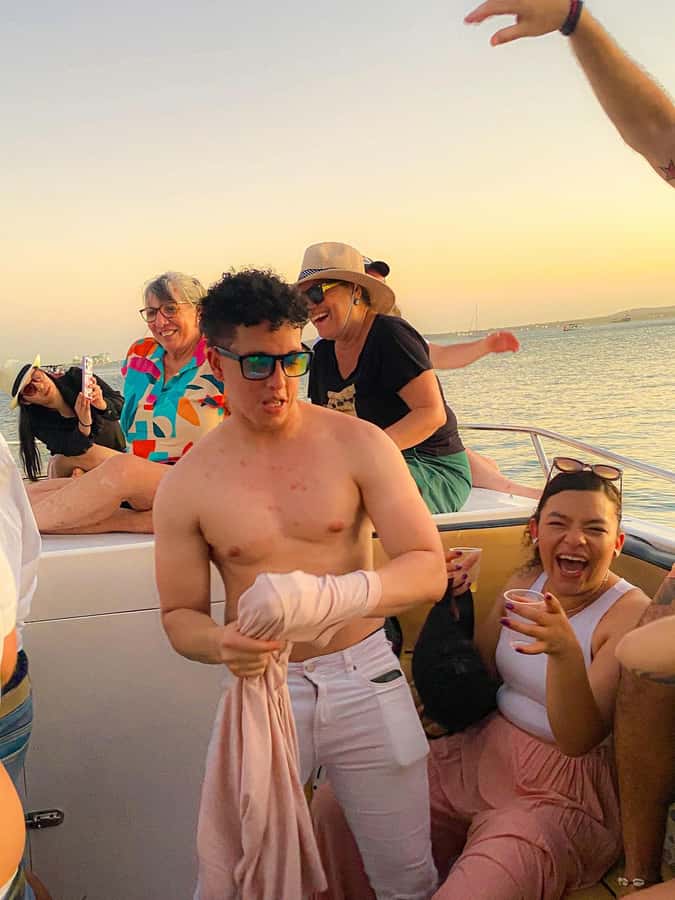 Cartagena: Sunset in boat in the bay with music and liquor - Practical advice for a smoother evening