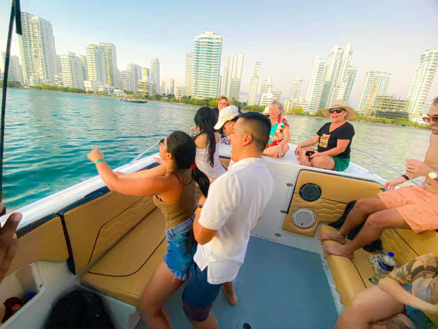 Cartagena: Sunset in boat in the bay with music and liquor - Setting out from Muelle de los Pegasos