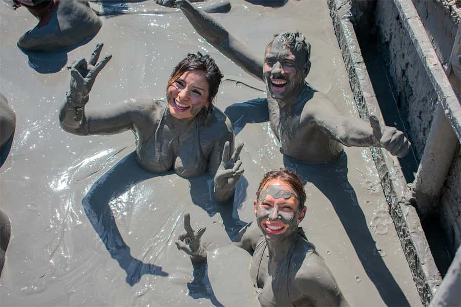 Cartagena: Totumo Mud Volcano Experience - A simple snack at a rustic restaurant