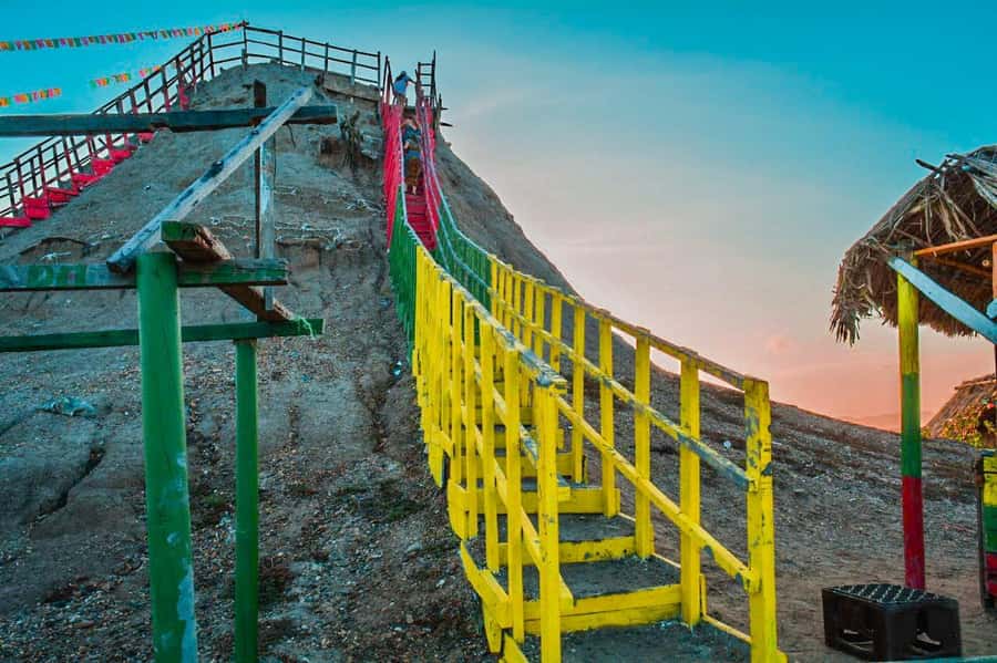 Cartagena: Totumo Mud Volcano with Bilingual Guide - Lunch, pools, and beach time at Arena Beach Hotel