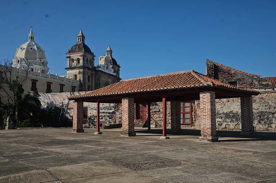 Cartagena: Walled City and Getsemani Shared Walking Tour - Key points to know before booking