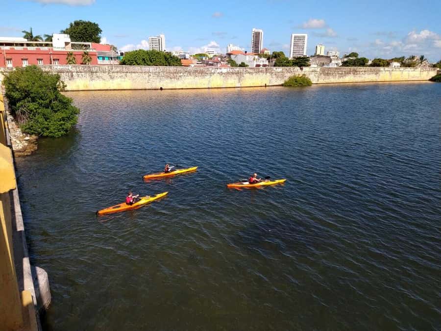 Cartagena: Walled City Kayak Tour - Crossing the Román Bridge into San Lázaro lagoon
