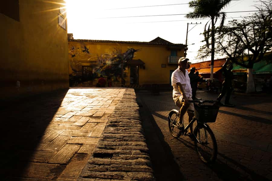 Cartagena: Walled City Walking Tour - Ending at Las Bóvedas handcrafts market