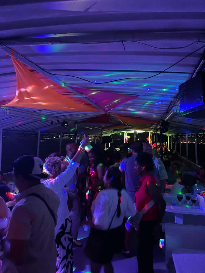 Cartagena: White Night Boat Tour with Dinner and Open Bar - Key points to know before booking