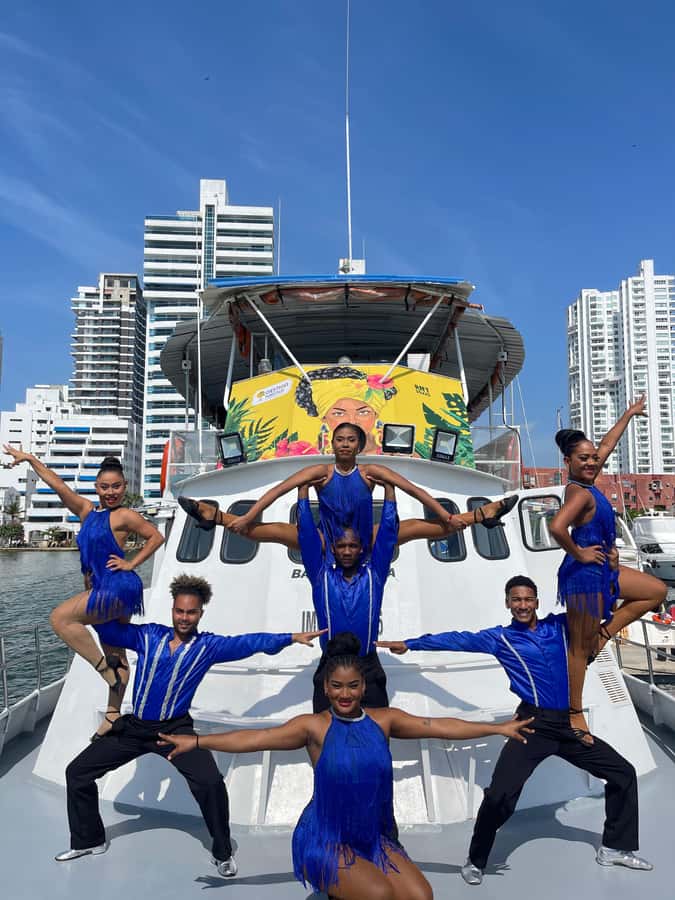 Cartagena: White Night Boat Tour with Dinner and Open Bar - What the evening on Bequia Eagle is really like