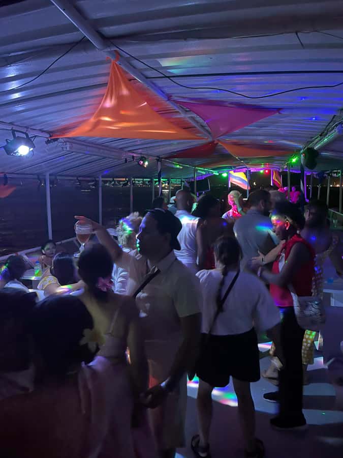Cartagena: White Night Boat Tour with Dinner and Open Bar - Dinner: two proteins, four sides, and dessert