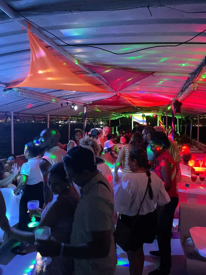 Cartagena: White Night Boat Tour with Dinner and Open Bar - Boarding at Muelle de la Bodeguita