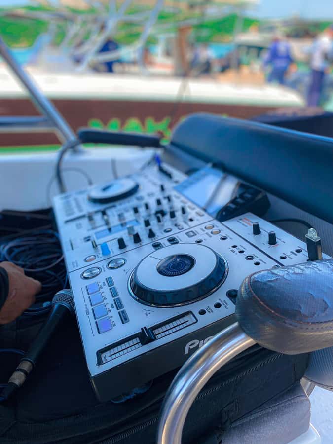Cholon Forever Boat Party - Rosario Islands first: swimming near Isla Grande