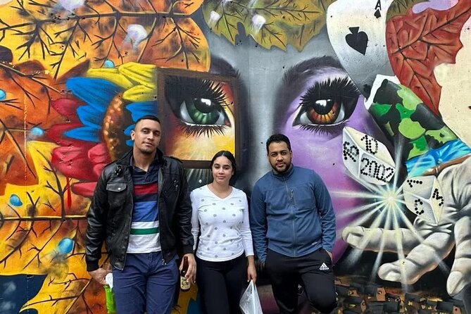 City tour, Commune 13, Metro Cable, Botero Park and more. Private - What the guide adds to the experience