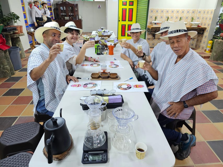 Coffee Experience with roasting show in Comuna 13 - Two specialty coffees, plus a drink from the menu