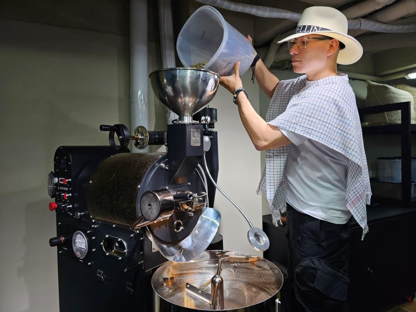 Coffee Experience with roasting show in Comuna 13 - From coffee plant to coffee fruit