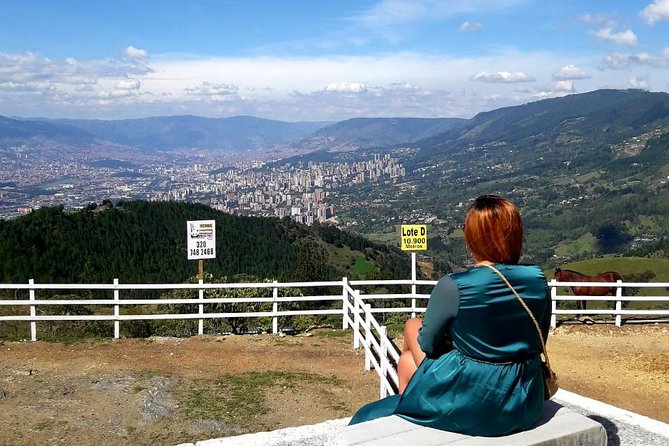 Complete Pack: Pablo Escobar Tour and Comuna 13 - Guides can make or break the experience