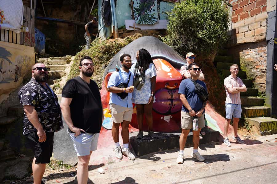 Complete Tour in Comuna 13: Graffiti, History and Street Delights - Dance, street performance, and the cost of the show