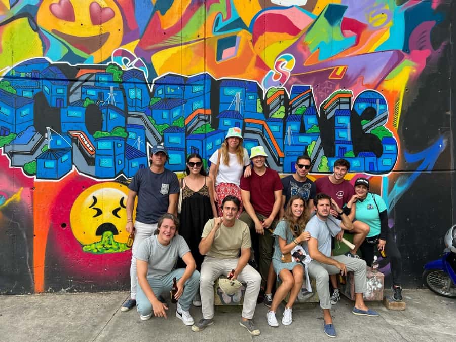 Complete Tour in Comuna 13: Graffiti, History and Street Delights - The escalators and the climb to the upper view