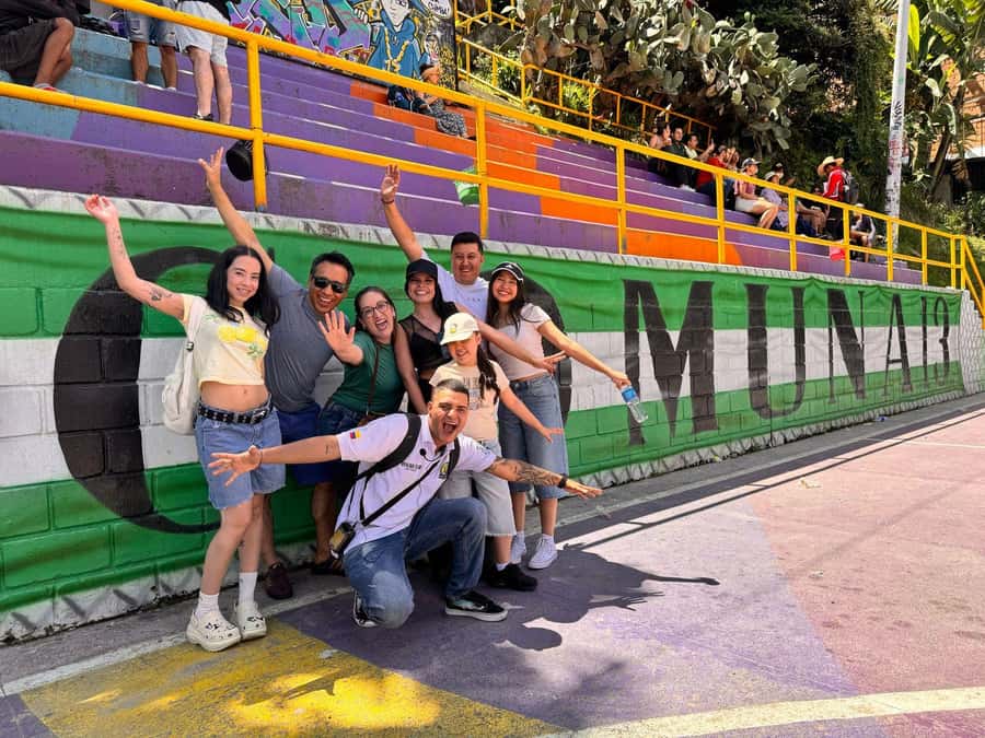 Complete Tour in Comuna 13: Graffiti, History and Street Delights - Meeting at San Javier station without taking the wrong exit
