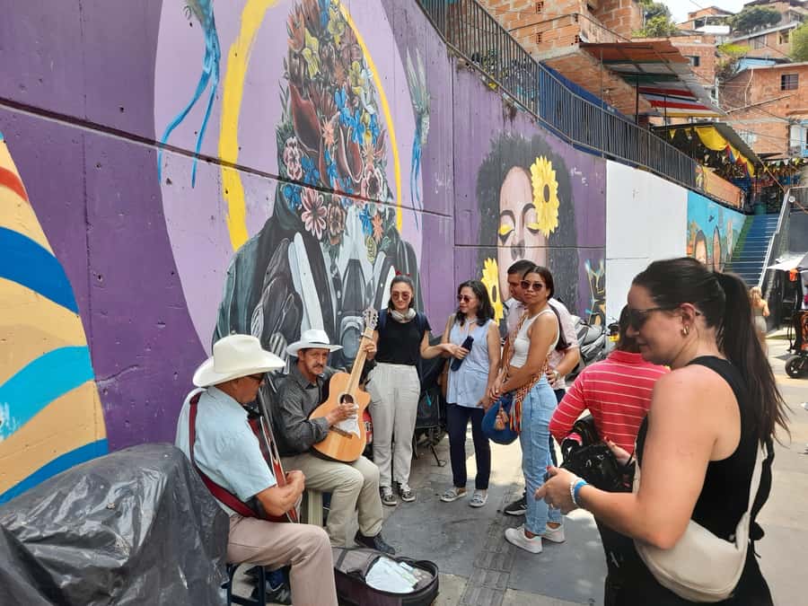 Comuna 13: Graffiti tour & Street Food/drink with telesferic - The cable car offers the broadest city views