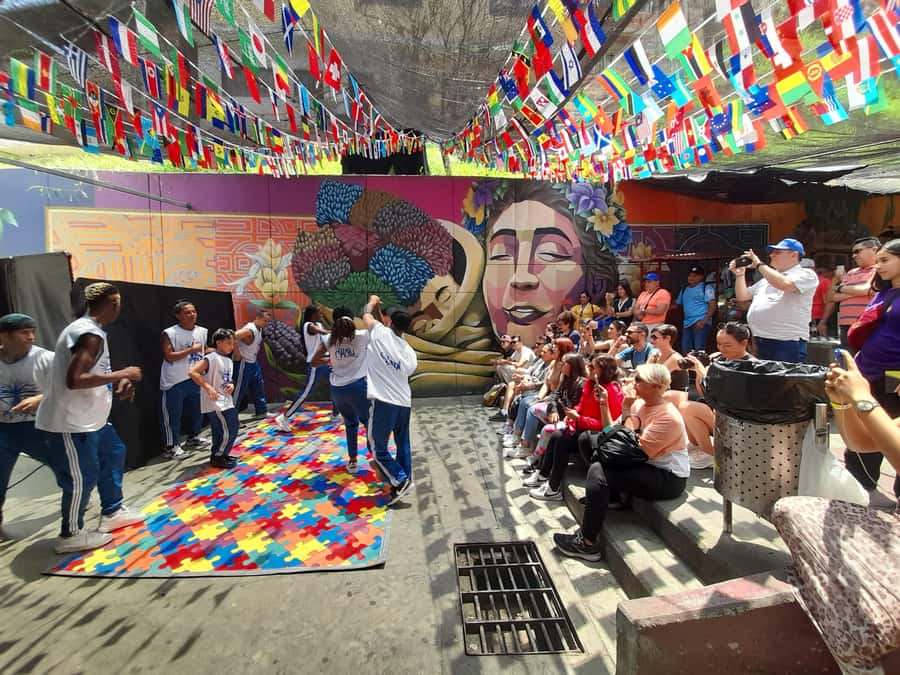 Comuna 13: Graffiti tour & Street Food/drink with telesferic - Returning through Medellín’s transport network