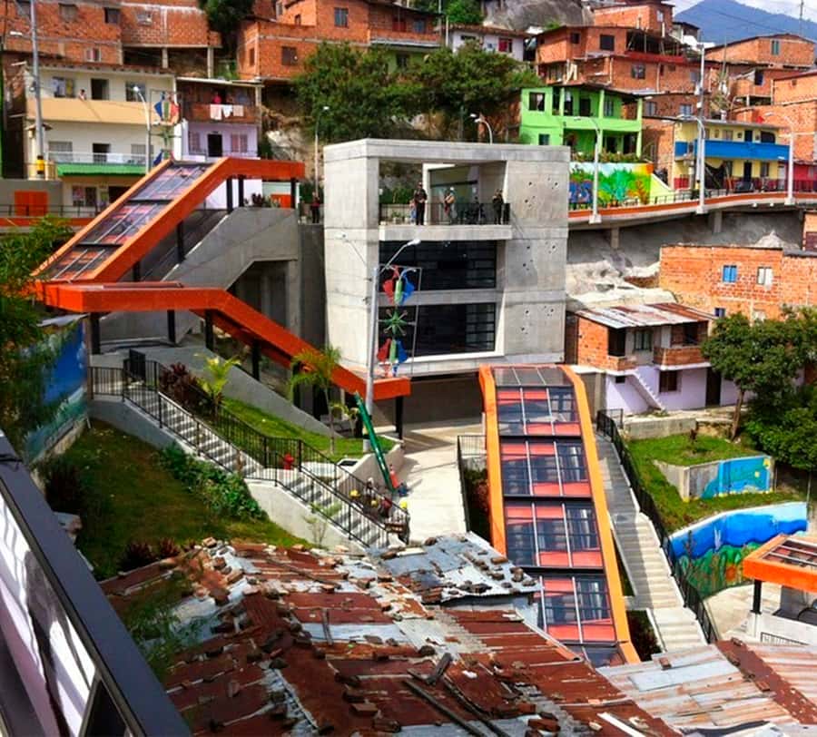 Comuna 13: Graffiti Tour with Tasting, Live Show, & Gallery - Why Comuna 13’s Graffitour matters