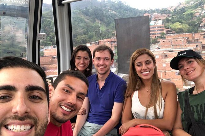 comuna 13 graffitour & cable car - Electric stairs and murals: the two-hour walking route