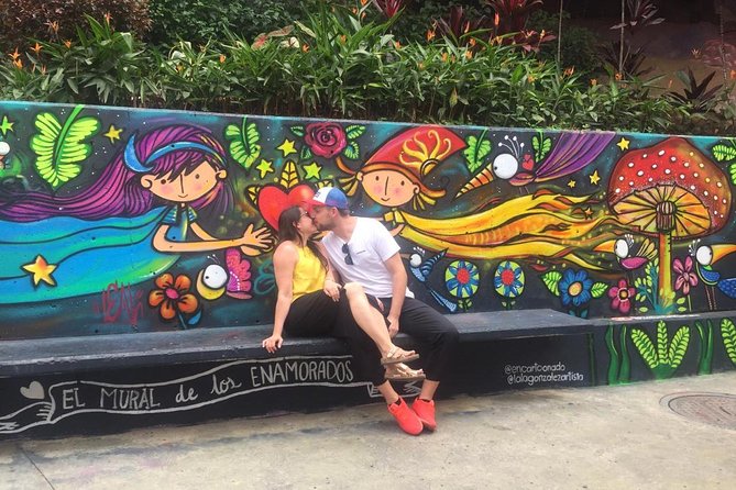 comuna 13 graffitour & cable car - Who will enjoy this private Comuna 13 tour most