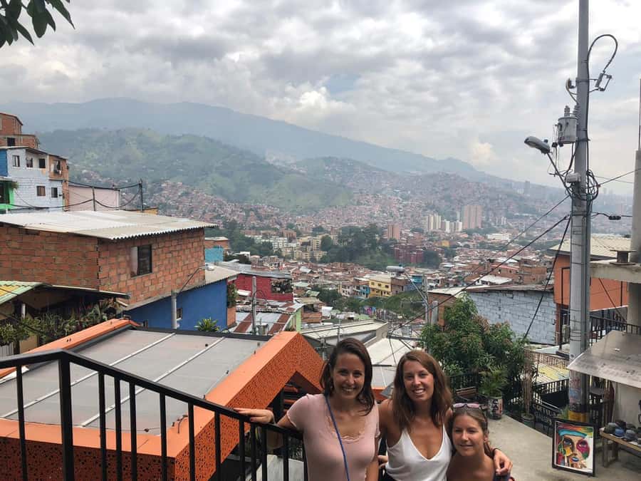 Comuna 13 Neighborhood & Street Art Private Tour - Riding the Cable Car for About 25 Minutes