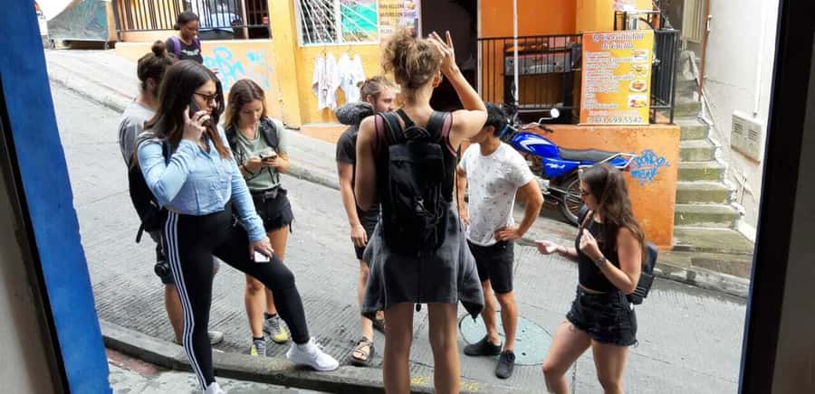 Comuna 13 Neighborhood & Street Art Private Tour - What a Good Guide Adds