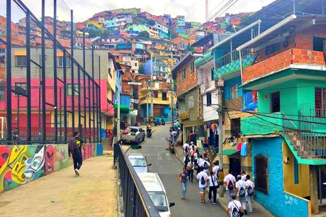 Comuna 13 tour and cable car - The cable car ride, 45 minutes above the city