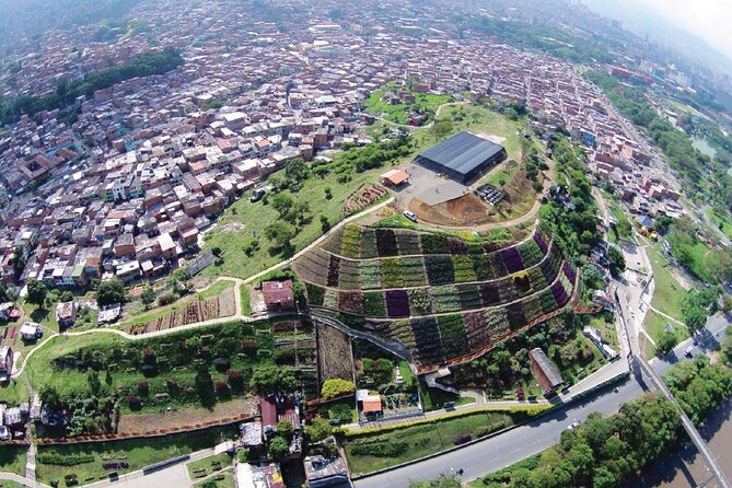 Comuna 4 Walking Tour Medellin - Why Comuna 4 tells a different Medellín story