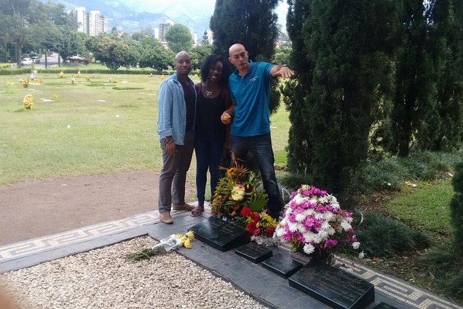 Do Not Say That Name - Parque Memorial Inflexión: a memorial where a famous building once stood