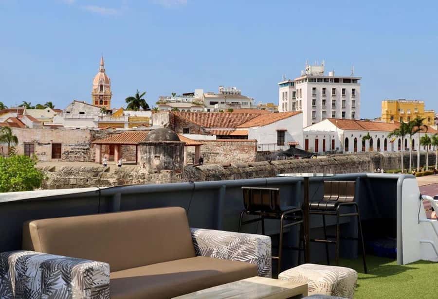 Exotic Yacht - Tour through the bay of Cartagena - Leaving from Muelle de La Bodeguita