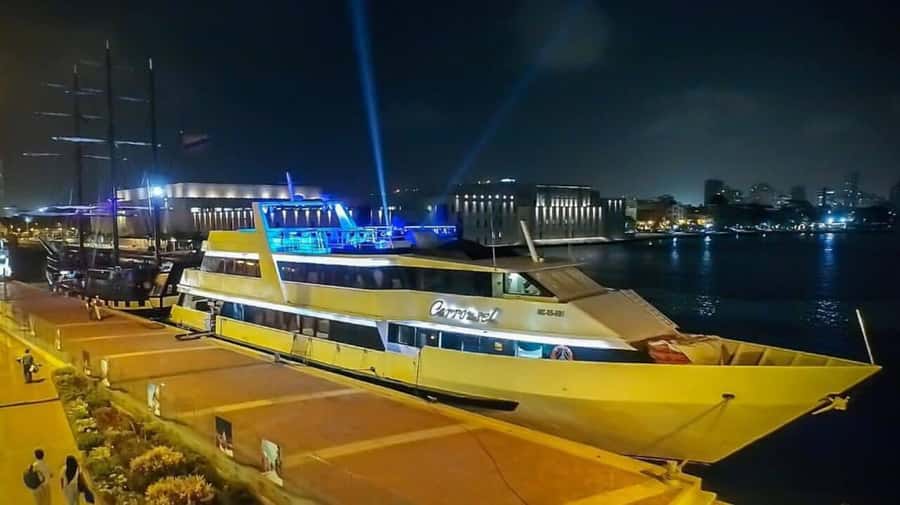 Exotic Yacht - Tour through the bay of Cartagena - Rooftop views, music, and table service