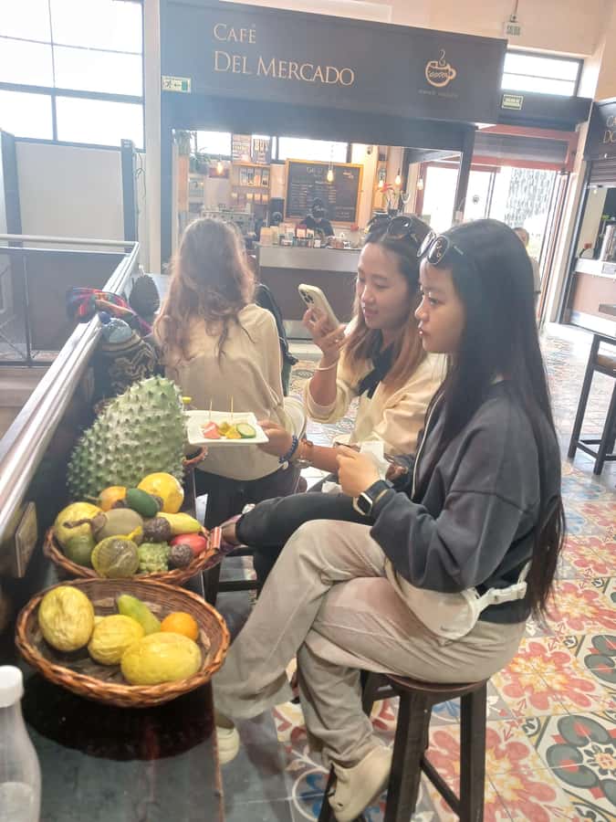 Free Walking Tour Bogotá: Arte, Historia y Café - Plaza Bolívar, Bogotá’s political center
