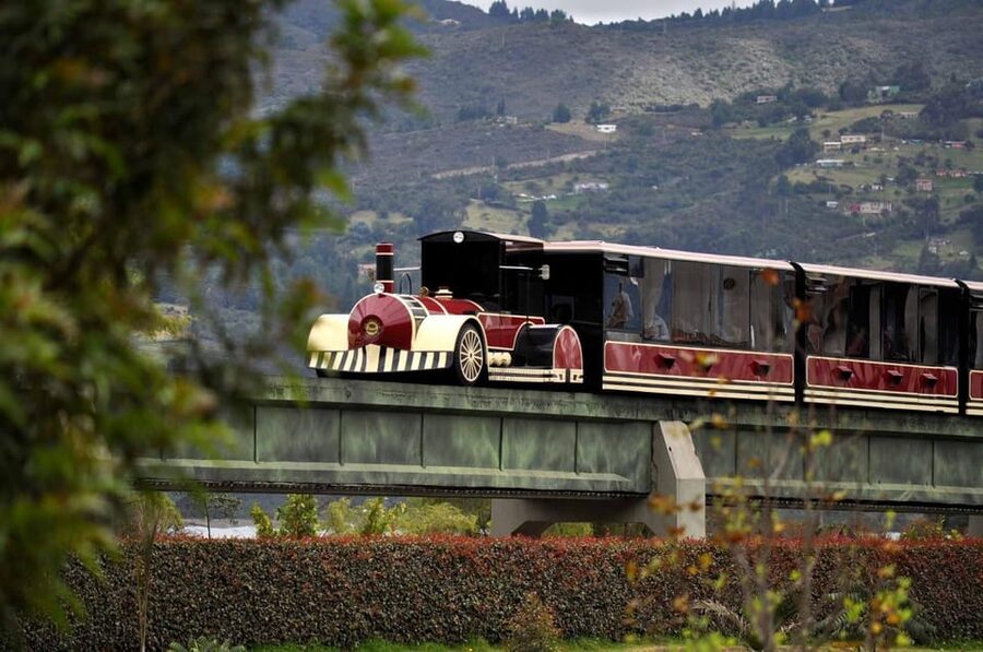 From Bogota: Jaime Duque Park and zoo with ticket included - World Costumes across cultures and eras