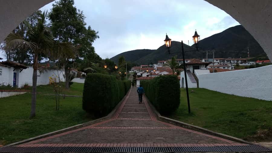 From Bogotá: Lake Guatavita and the El Dorado Legend Tour - What the $105 price covers