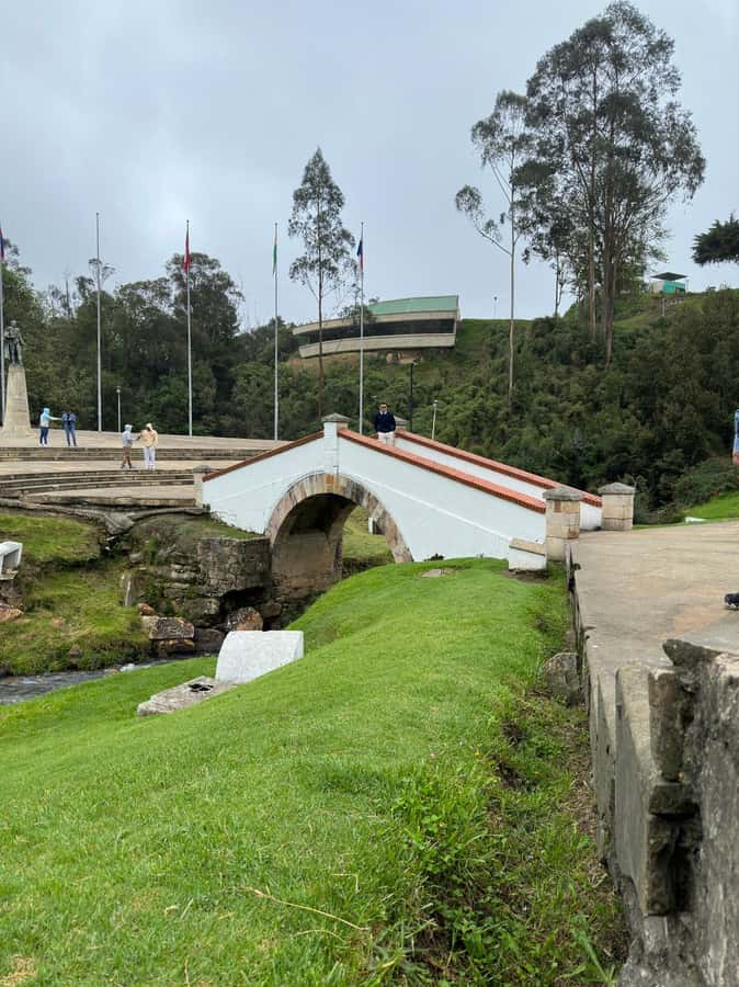 From Bogotá: Tour to Villa de Leyva, Ráquira, Casa Terracota, and Pozos Azules - Crossing the Boyacá Bridge and meeting Colombia’s past