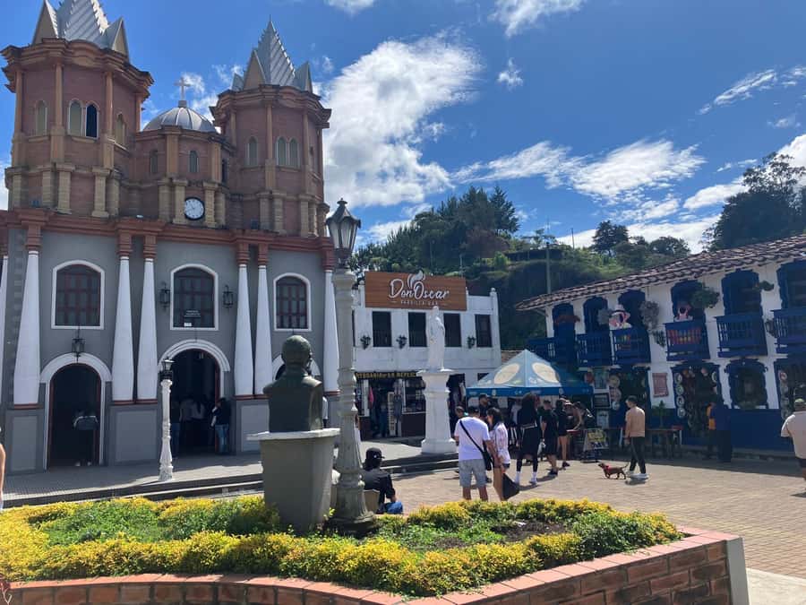 From Medellín: Guatape Private Tour, El Peñol, Boat Ride - Guatapé Lake by private boat
