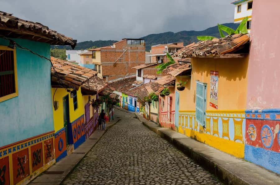From Medellín: Guatape Private Tour, El Peñol, Boat Ride - Is $107 per person good value?