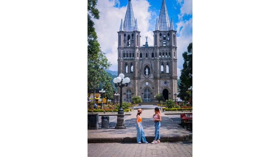 From Medellín: Jardín, Andes, and Hispania Day Trip - Hispania: a quiet first stop