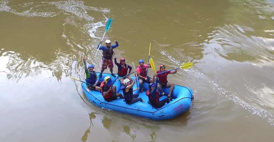 From Medellín: Paragliding and Rafting Combo Tour - Lunch between the two activities