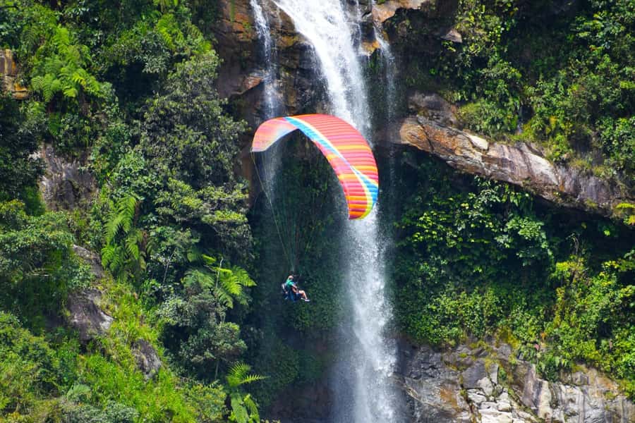 From Medellín: Paragliding Flight and Guatape Tour - One day, two very different Antioquia experiences