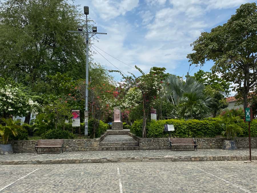 From Medellín: Private Santa Fe de Antioquia Tour - Crossing the Occidente Bridge on foot