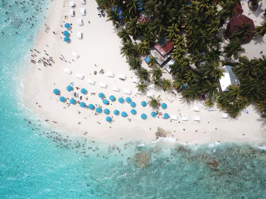 From San Andrés: Speedboat Tour to Johnny Cay Island - The 20-minute speedboat crossing