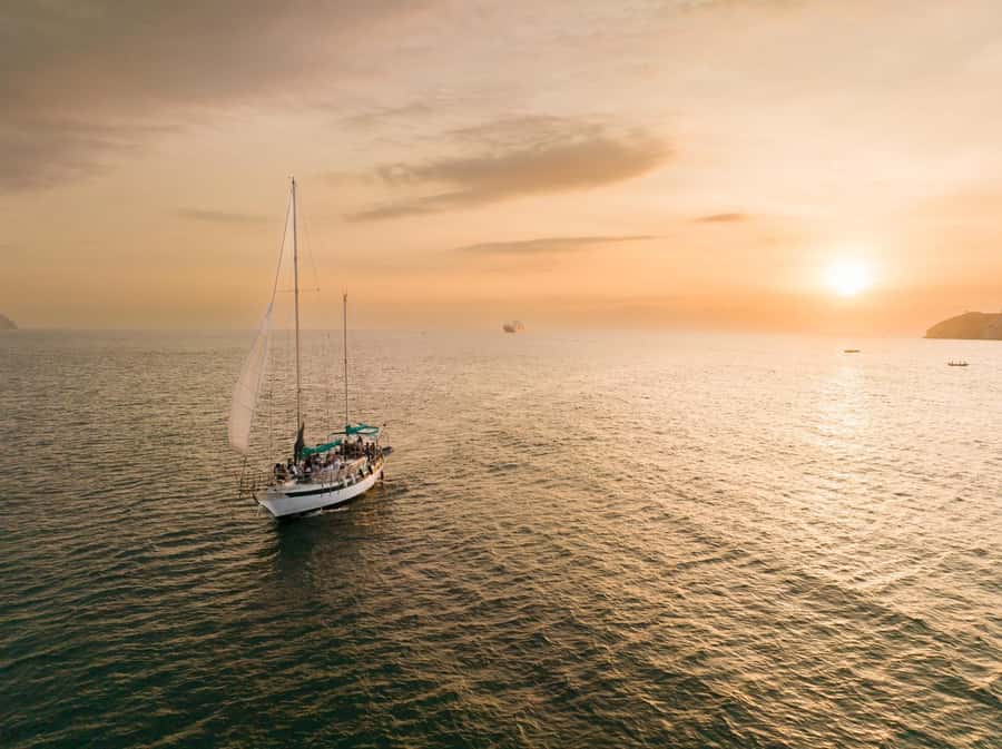 From Santa Marta: Sunset Sailboat Tour with 2 Beverages - Sailing out of Santa Marta as the light changes