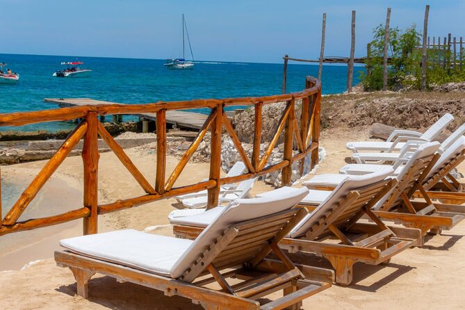 Full Day by the islands of the Rosary Cartagena - What this Cartagena island day actually feels like