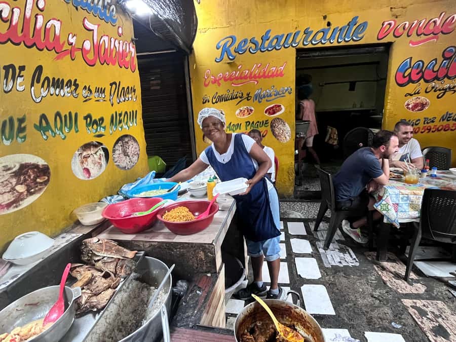 FUN BIKE RIDE WITH LUNCH AT ANTHONY BOURDAIN FAVORITE SPOT - Getsemaní, with color and neighborhood character
