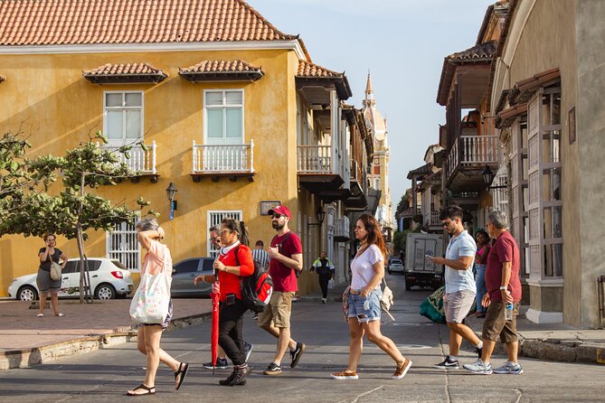Gabriel Garcia Marquez Shared Tour: the magical Cartagena - Plaza Santo Domingo Sets the Tone