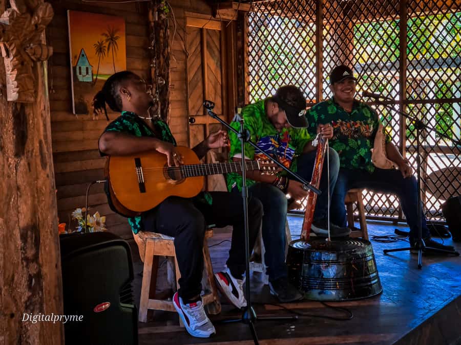 Gastronomic and musical experiences in San Andres Rondontour - Caribbean music, dancing, and the horse jaw