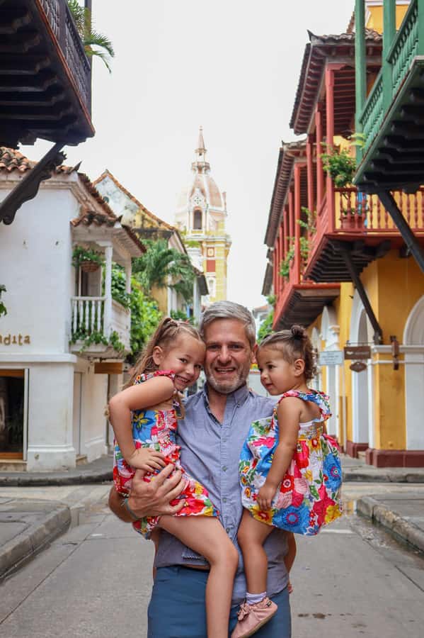 Gastronomic tour and professional photos in the old city - Calle de las Sombrillas and Cartagena’s colorful character